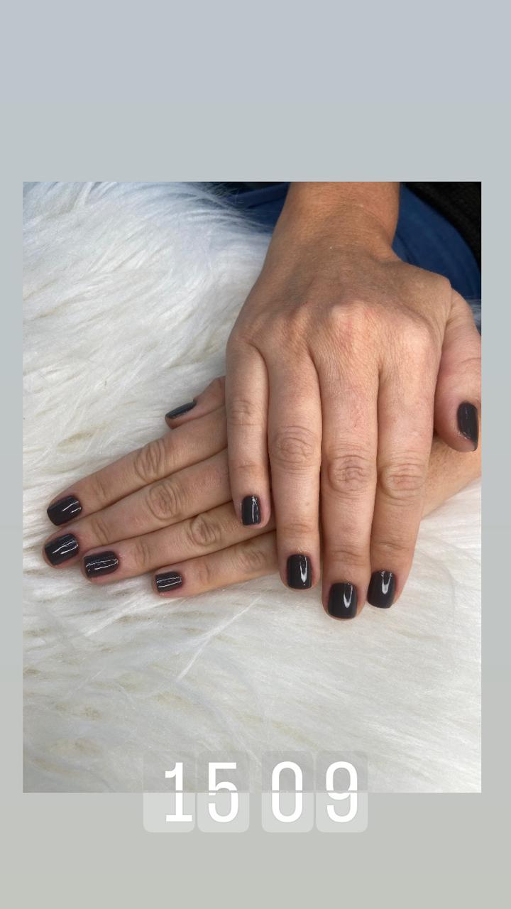 Resultado final de manicure – unhas bonitas e cuidadas por Rafaela Baião